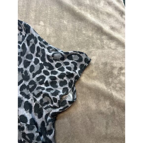 Torrid 1 Relaxed fit leopard print layering summer top career casual - Picture 2 of 6